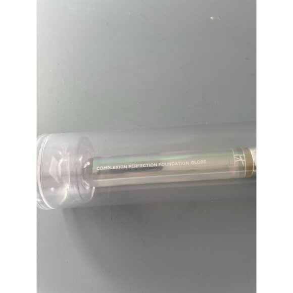New NIP it Cosmetics Complexion Perfection Foundation Globe Brush Clear Handle - Picture 3 of 4